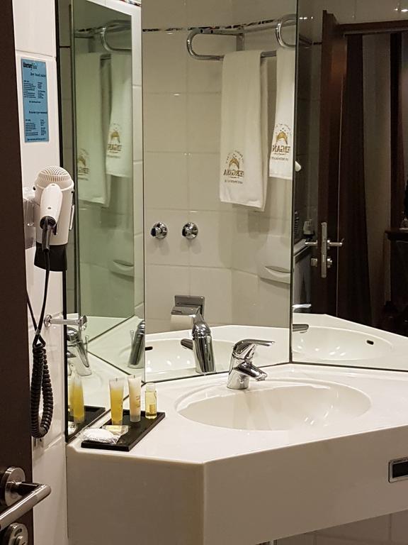 Fergana Uebersee Hotel ブレーマーハーフェン エクステリア 写真